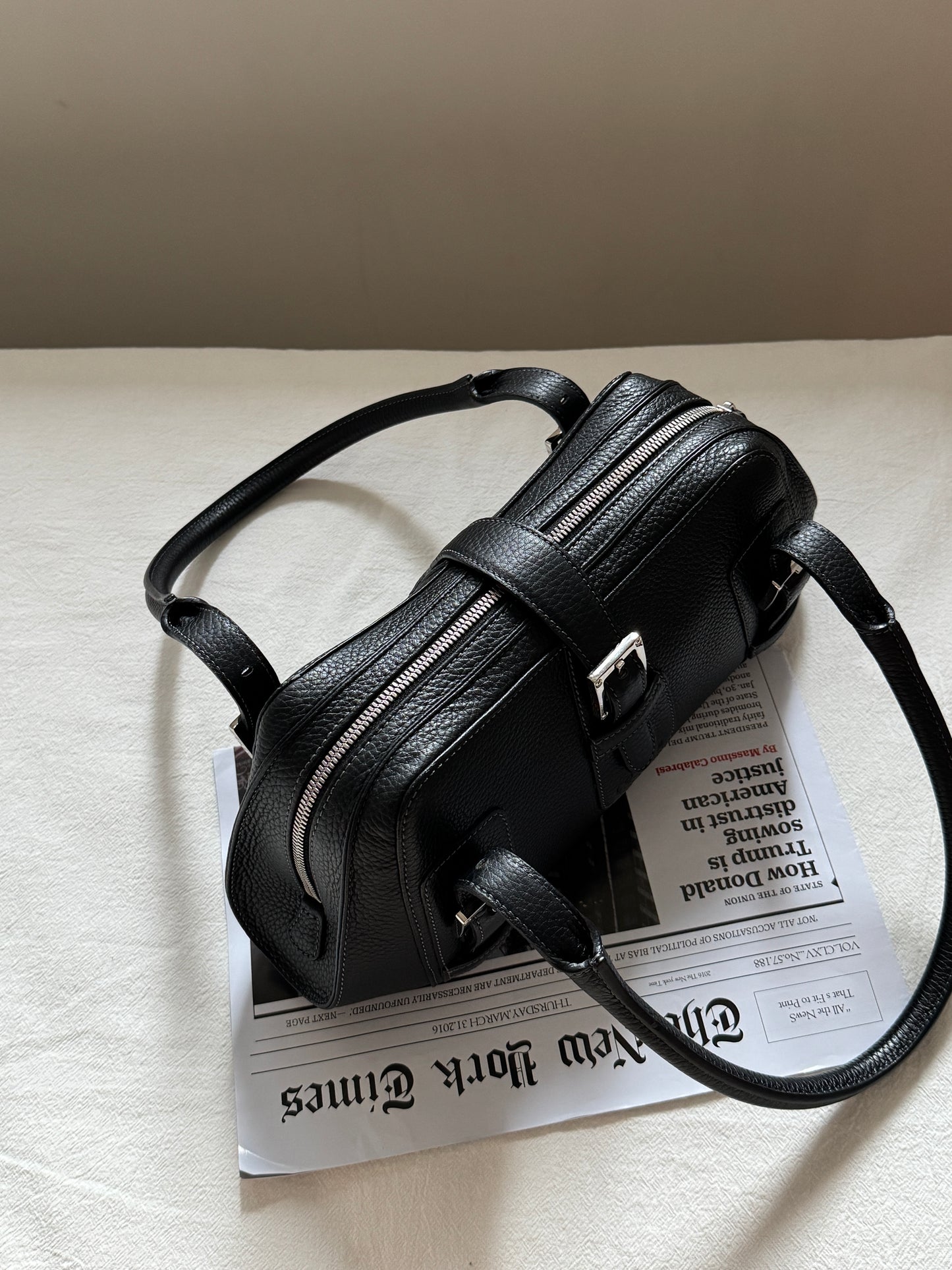 Vintage Loewe 黑銀扣ufo🛸