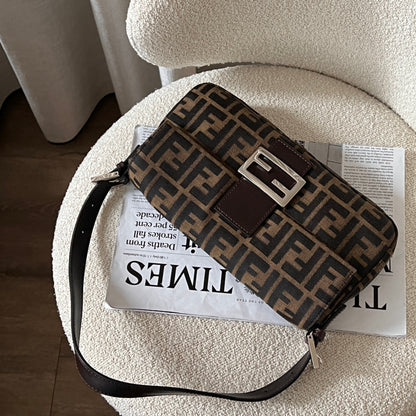 Vintage Fendi classic zucca baguette🥖