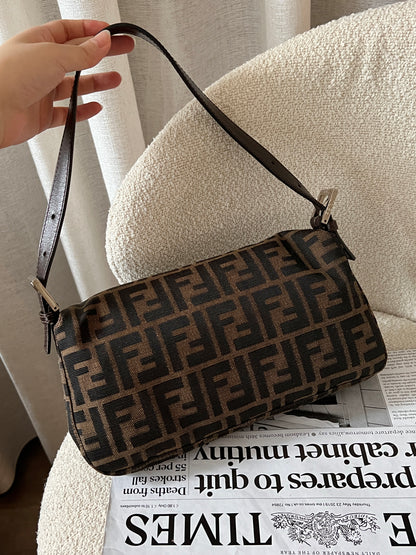 Vintage Fendi classic zucca baguette🥖