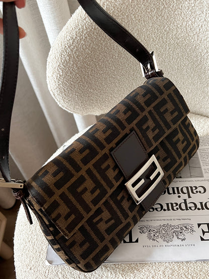 Vintage Fendi classic zucca baguette🥖