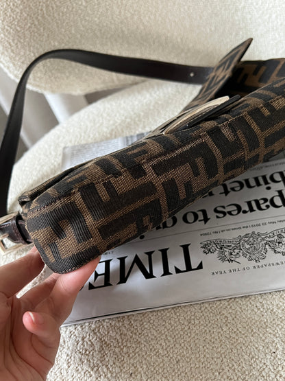 Vintage Fendi classic zucca baguette🥖