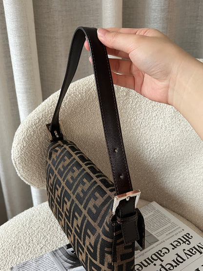 Vintage Fendi classic zucca baguette🥖