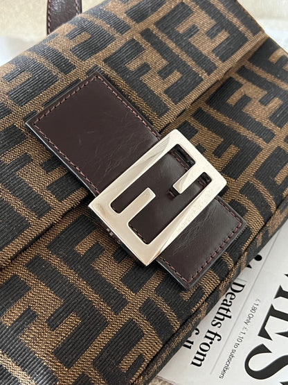 Vintage Fendi classic zucca baguette🥖