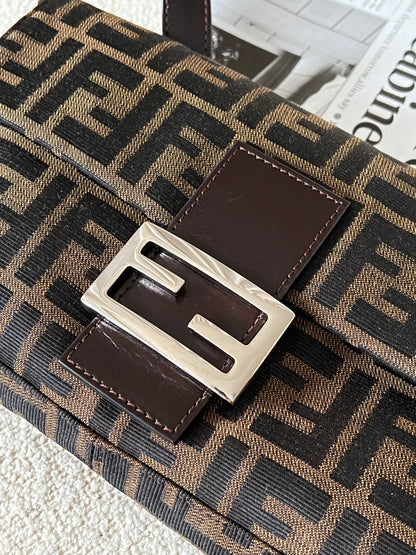 Vintage Fendi classic zucca baguette🥖