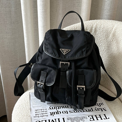 Vintage Prada 黑銀nylon backpack