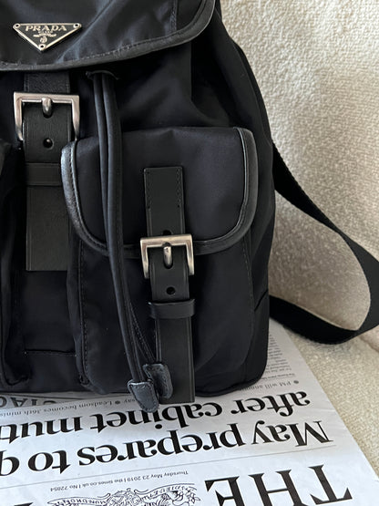 Vintage Prada 黑銀nylon backpack