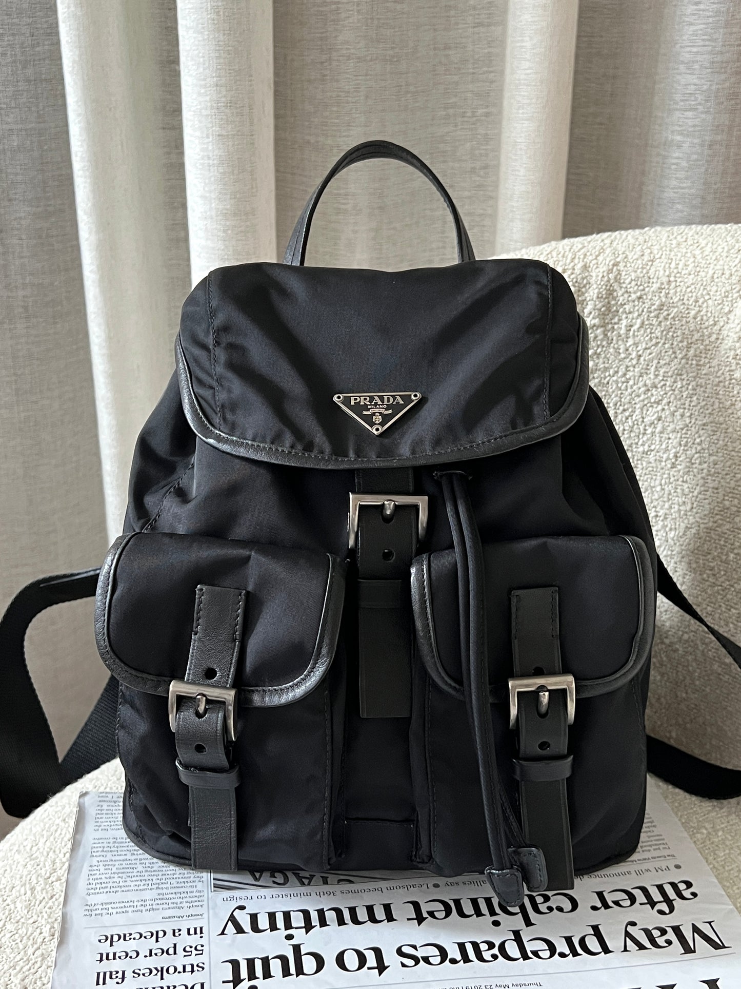 Vintage Prada 黑銀nylon backpack