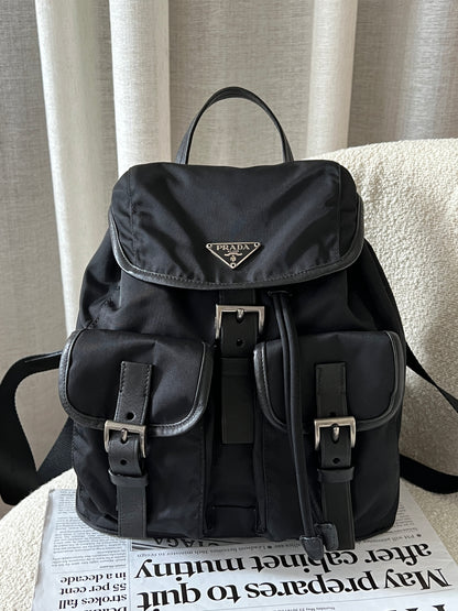 Vintage Prada 黑銀nylon backpack
