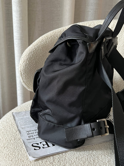Vintage Prada 黑銀nylon backpack