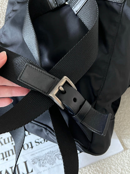 Vintage Prada 黑銀nylon backpack