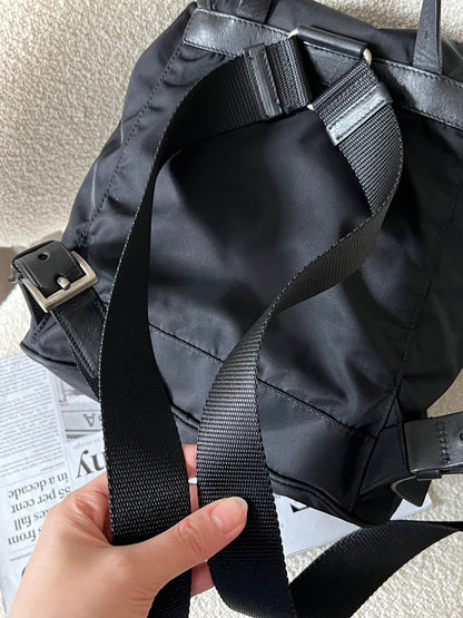 Vintage Prada 黑銀nylon backpack