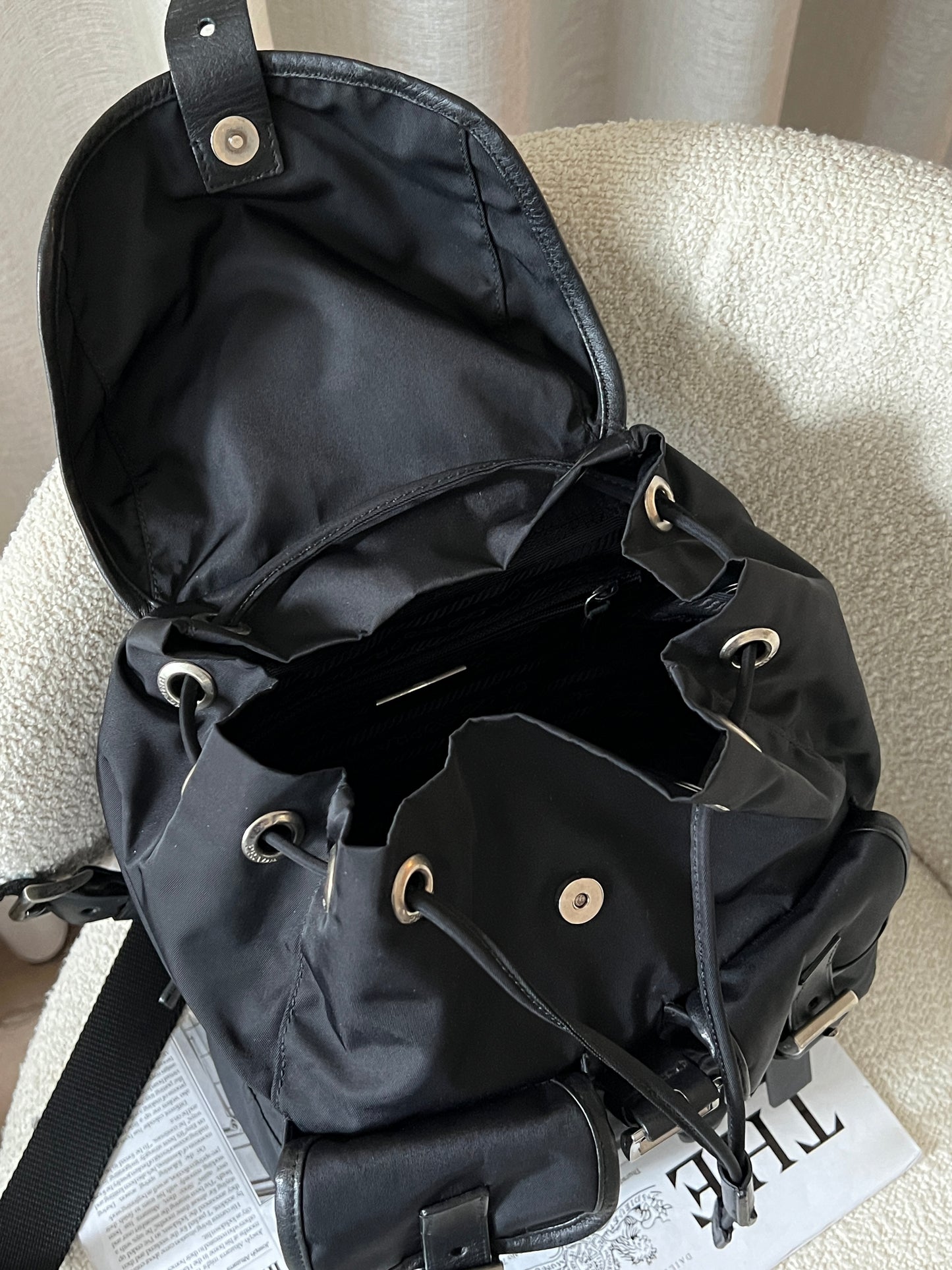 Vintage Prada 黑銀nylon backpack