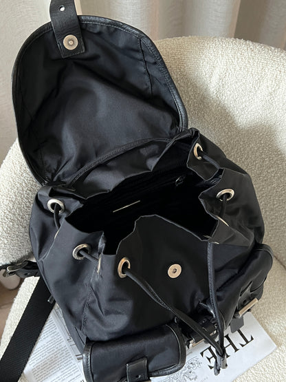 Vintage Prada 黑銀nylon backpack