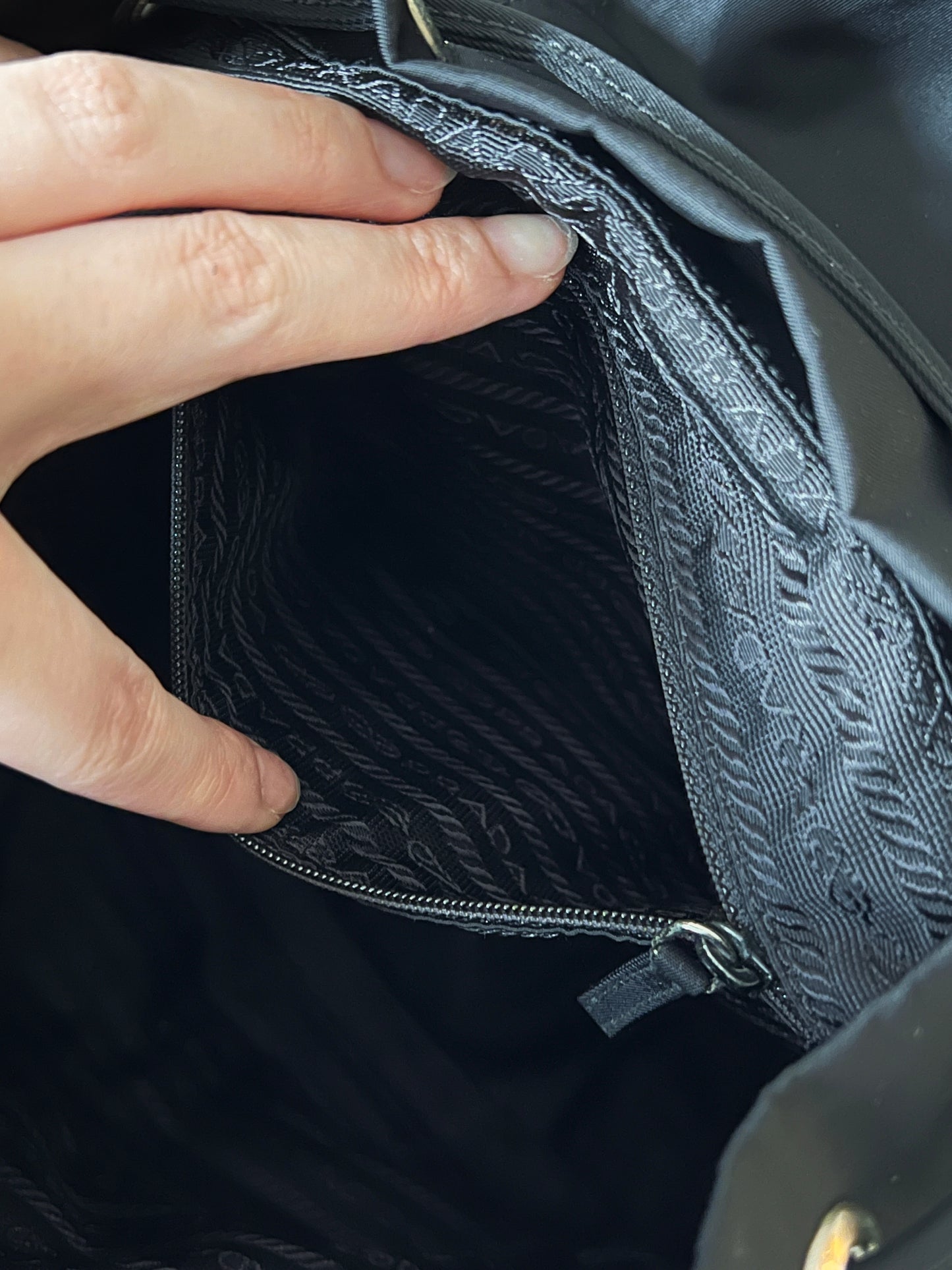 Vintage Prada 黑銀nylon backpack