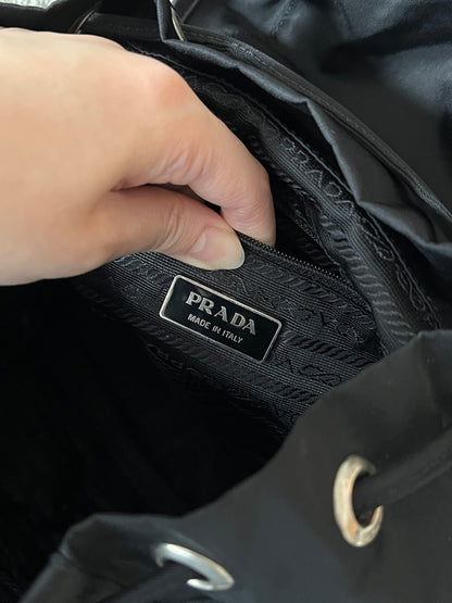 Vintage Prada 黑銀nylon backpack