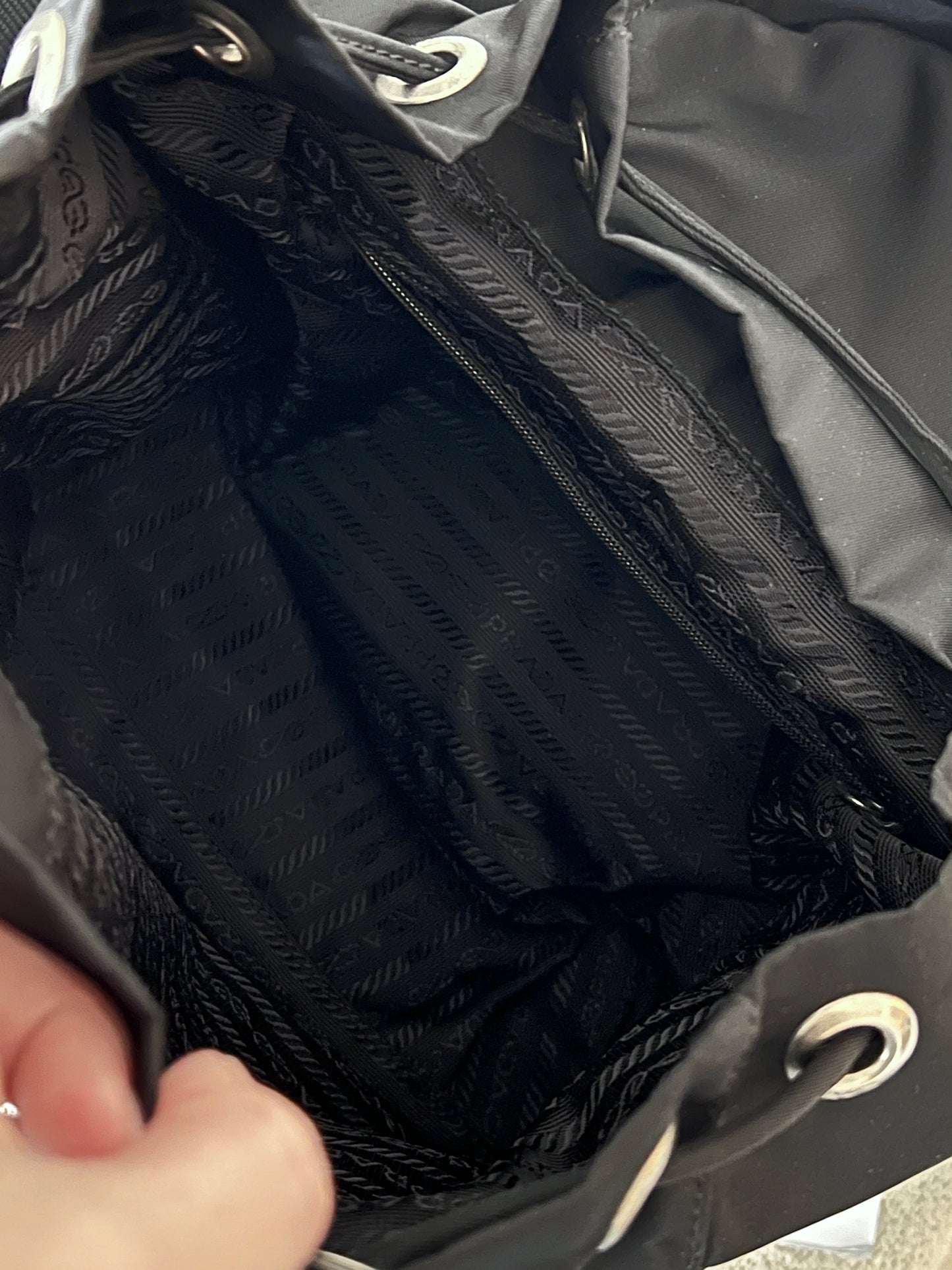 Vintage Prada 黑銀nylon backpack