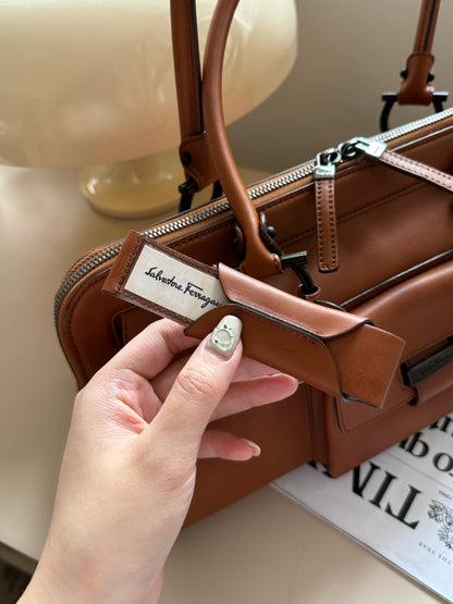 Vintage Salvatore Ferragamo木扣shoulder bag🪵