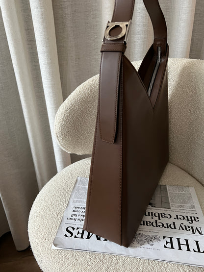 Vintage Salvatore Ferragamo leather shoulder bag