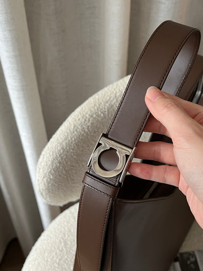 Vintage Salvatore Ferragamo leather shoulder bag