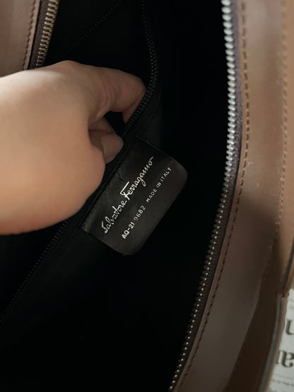 Vintage Salvatore Ferragamo leather shoulder bag