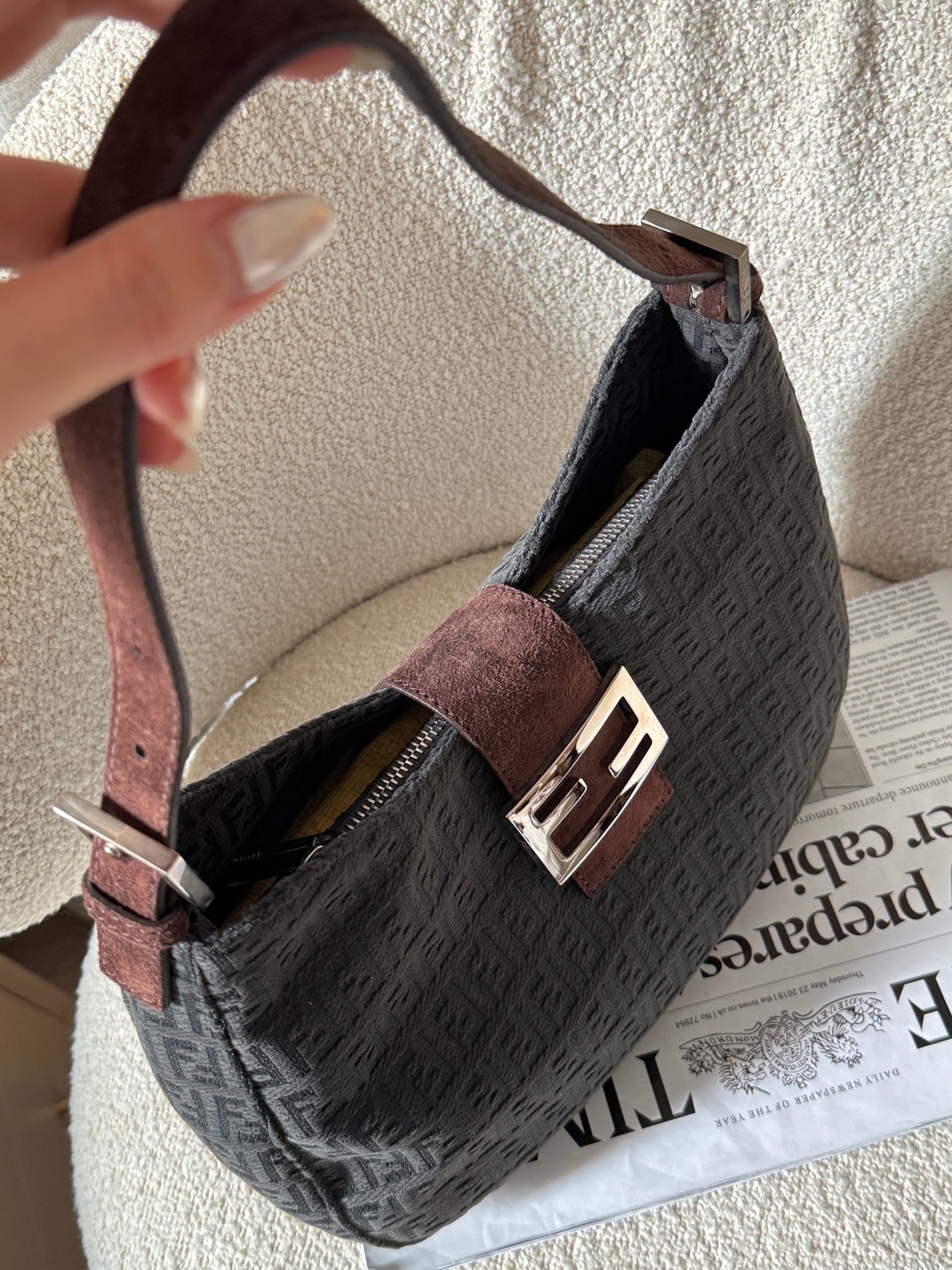 Rare! Vintage Fendi suede牛角hobo🥐