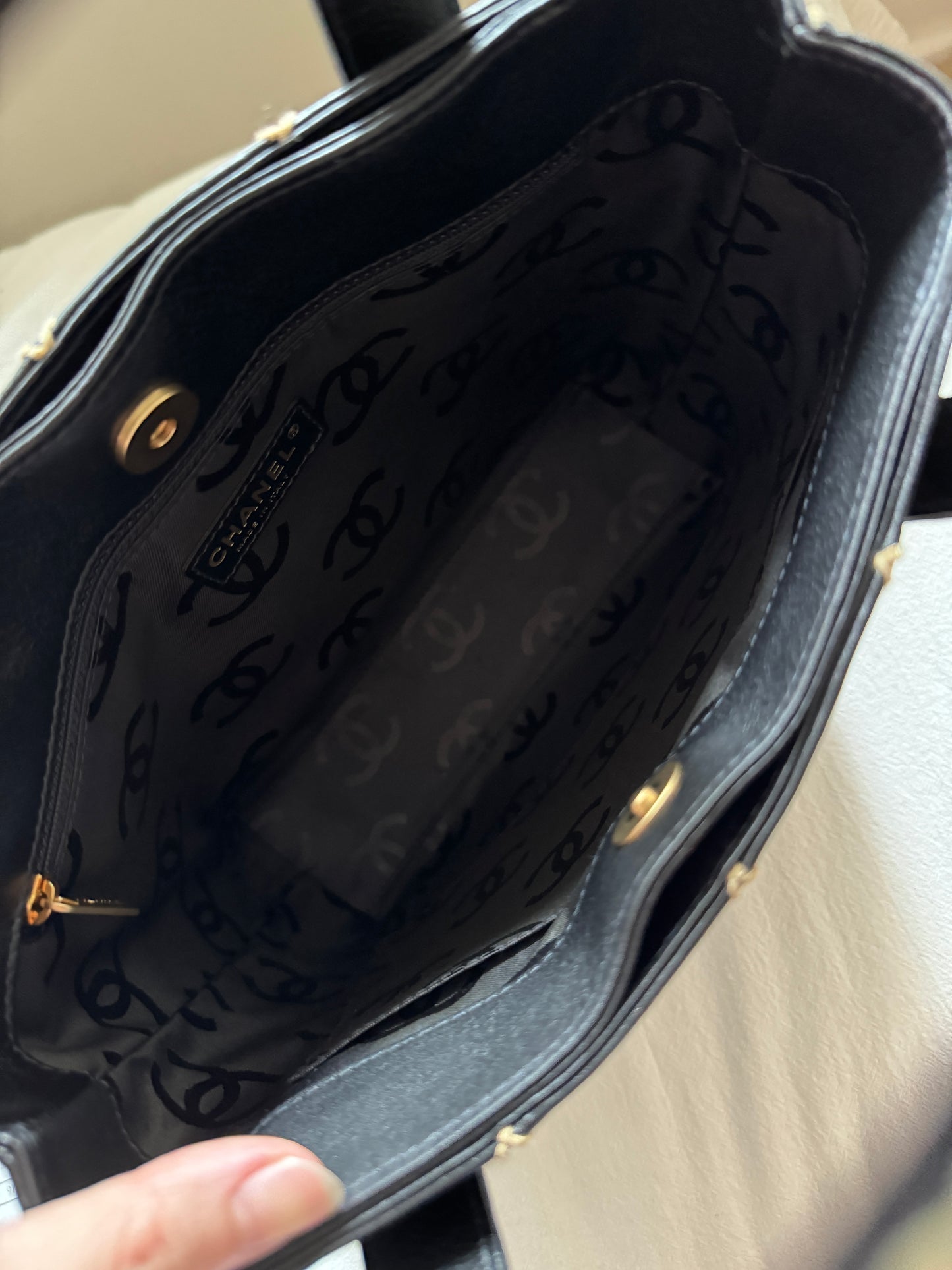 Vintage Chanel calfskin vivian tote