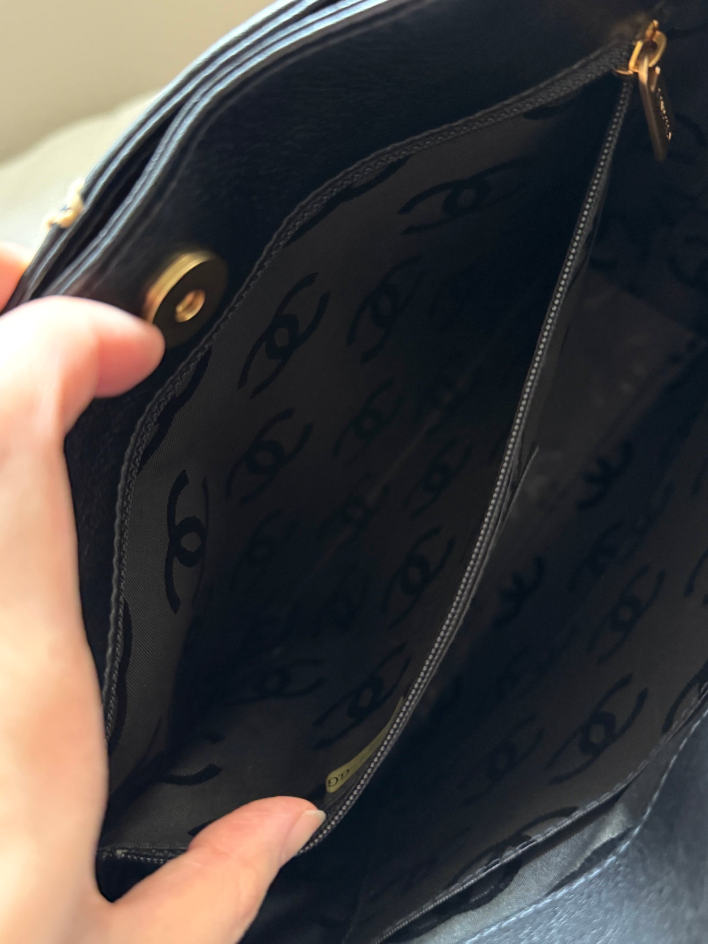 Vintage Chanel calfskin vivian tote