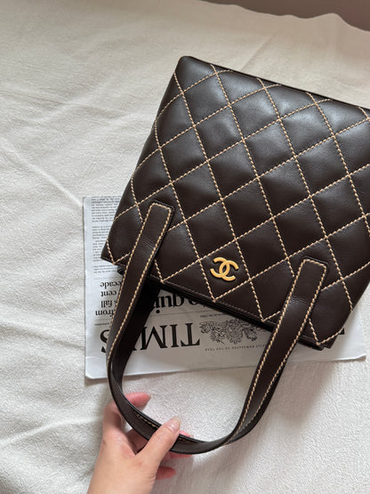 Vintage Chanel chocolate vivian tote🍫