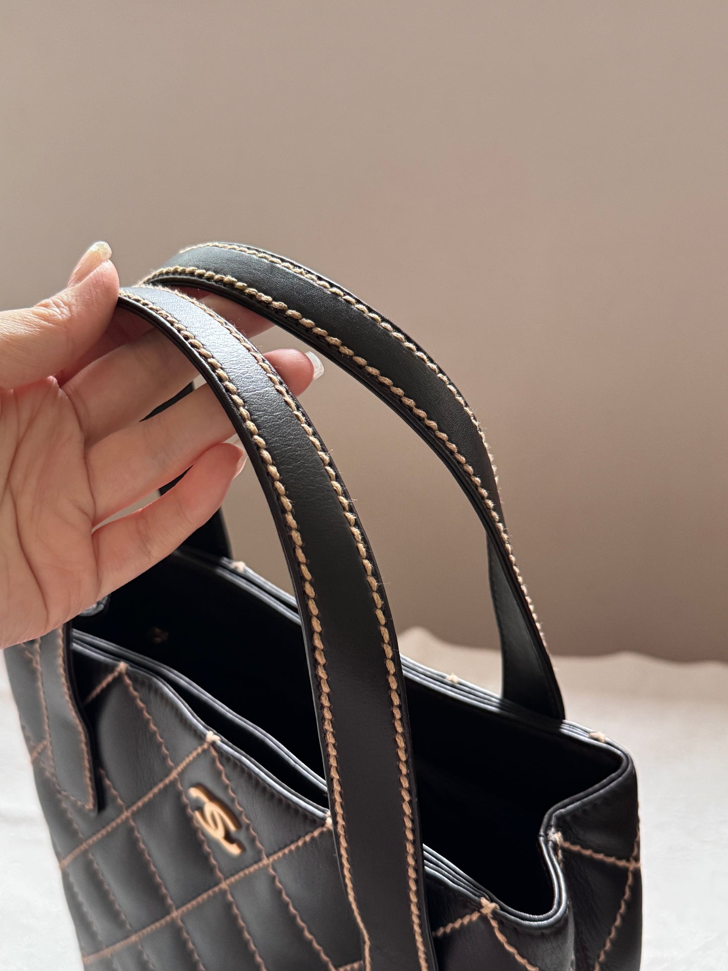 Vintage Chanel chocolate vivian tote🍫