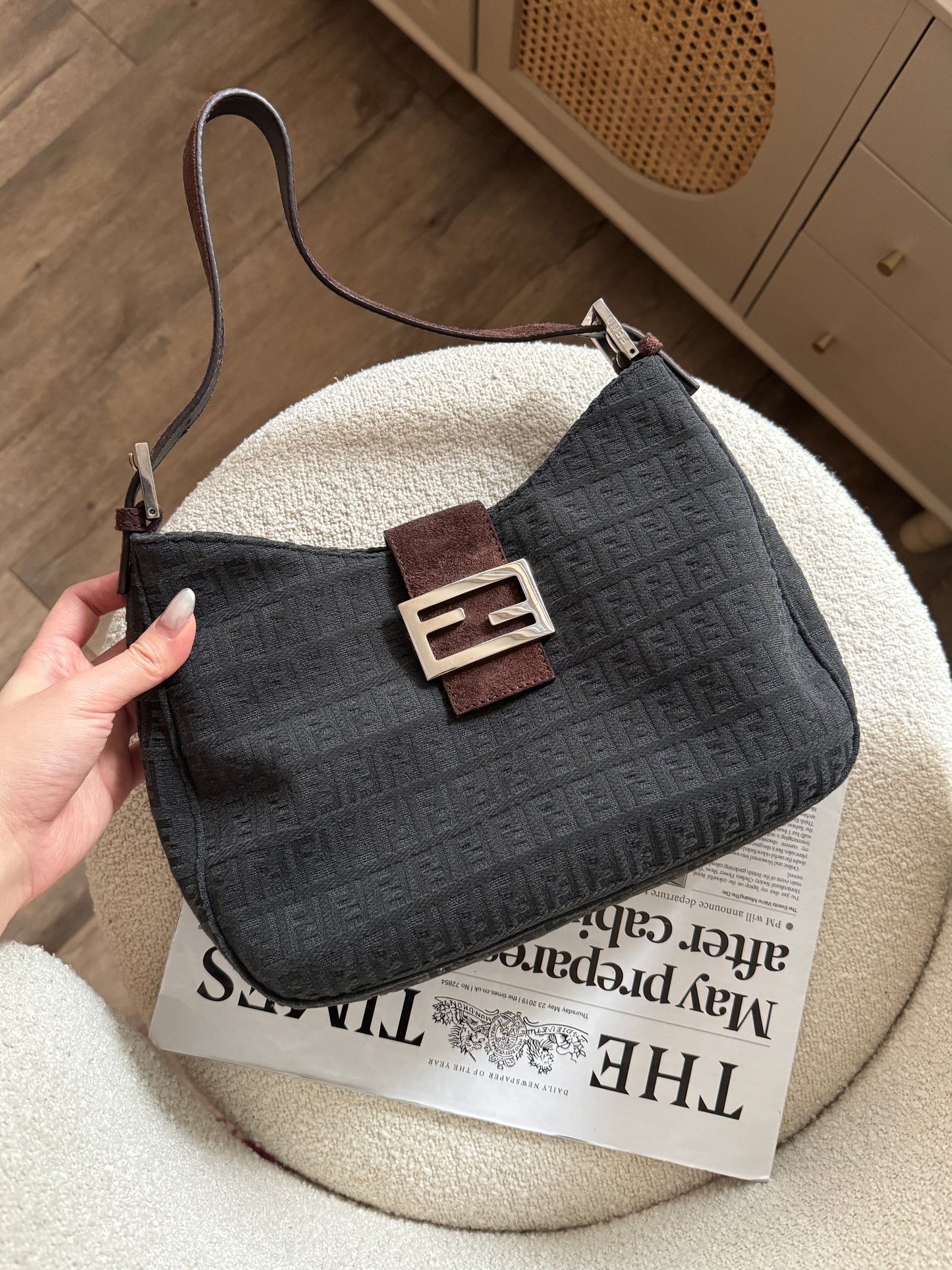 Rare! Vintage Fendi suede牛角hobo🥐