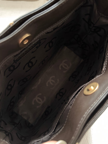 Vintage Chanel chocolate vivian tote🍫