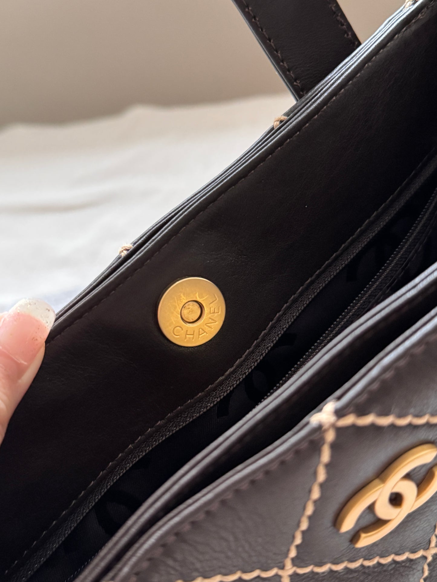 Vintage Chanel chocolate vivian tote🍫