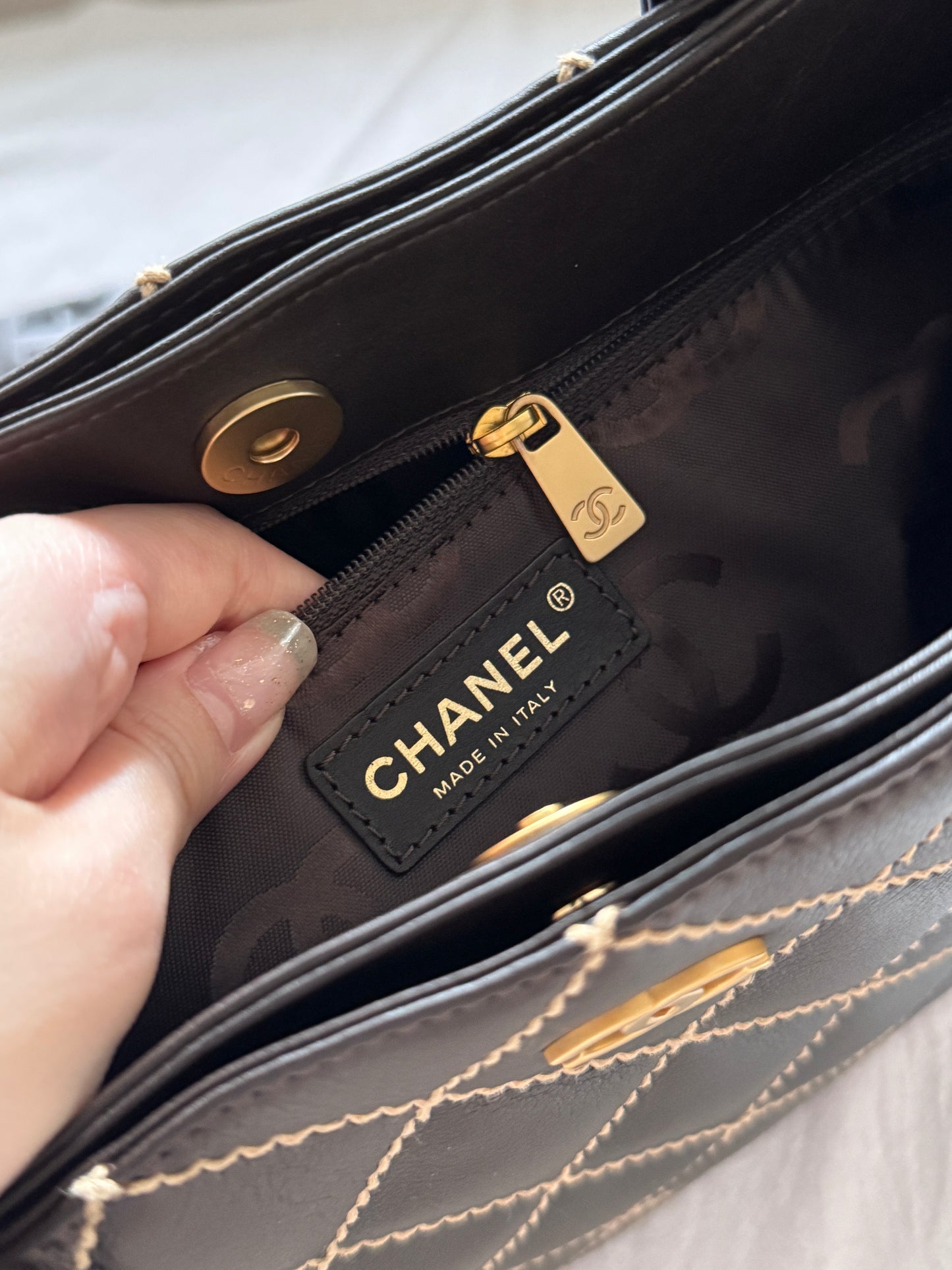 Vintage Chanel chocolate vivian tote🍫