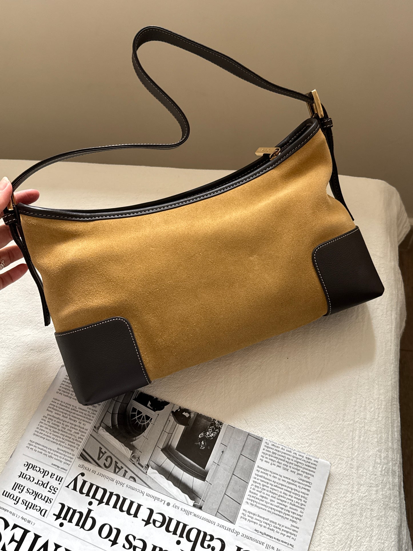 Vintage Loewe suede shoulder baguette 🌞