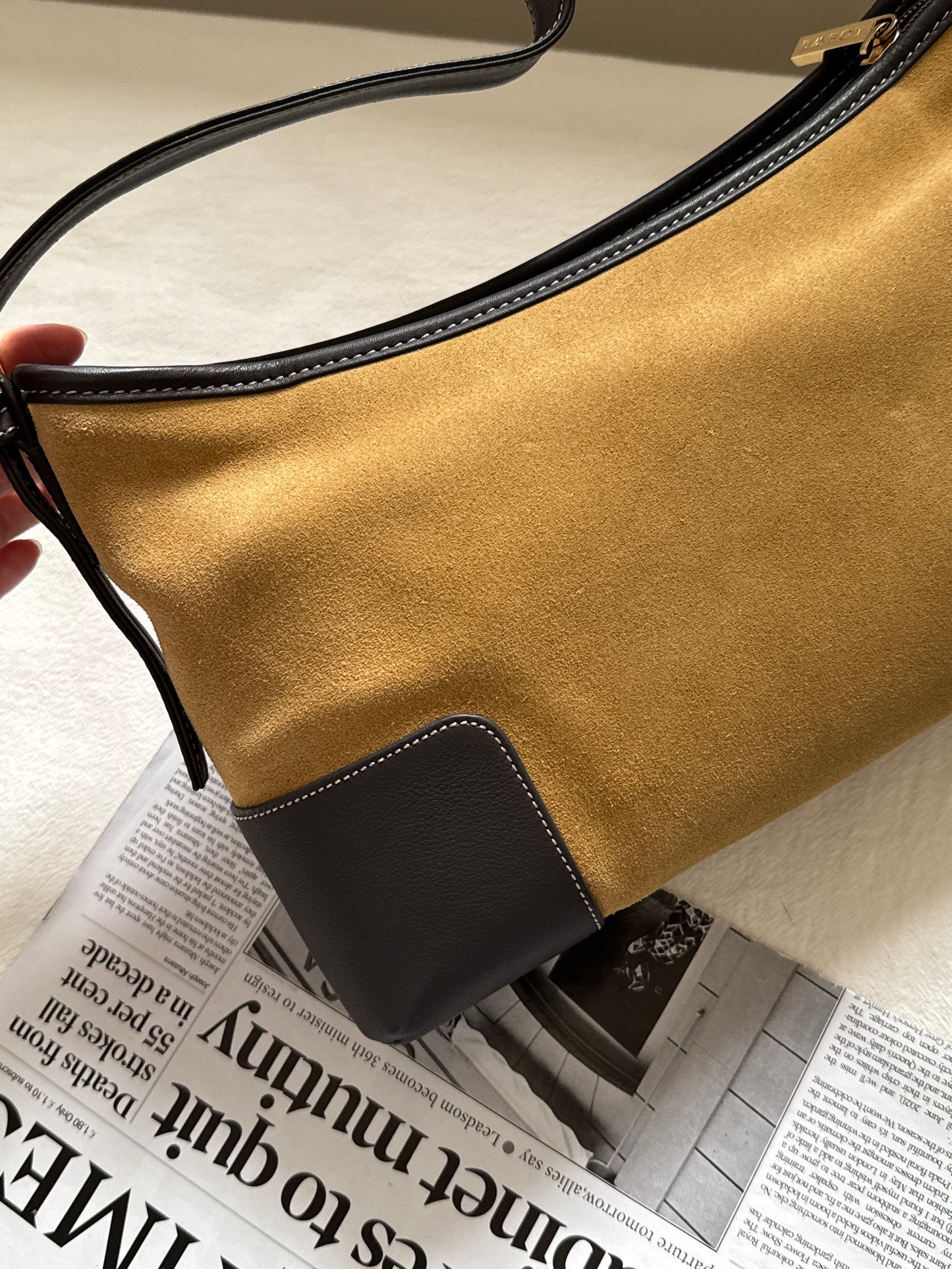 Vintage Loewe suede shoulder baguette 🌞