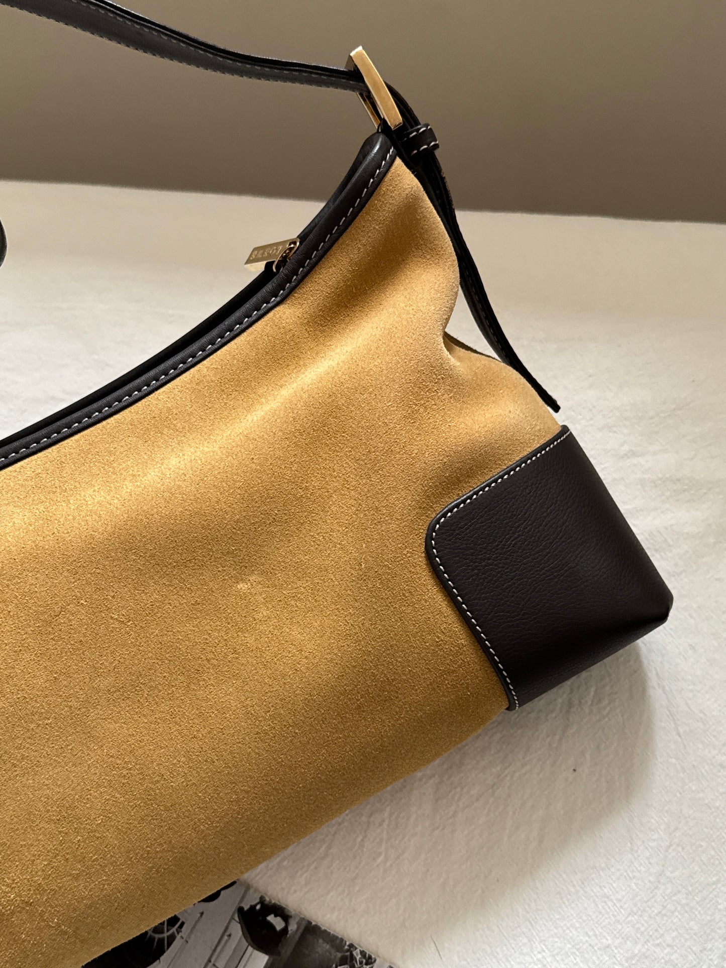 Vintage Loewe suede shoulder baguette 🌞