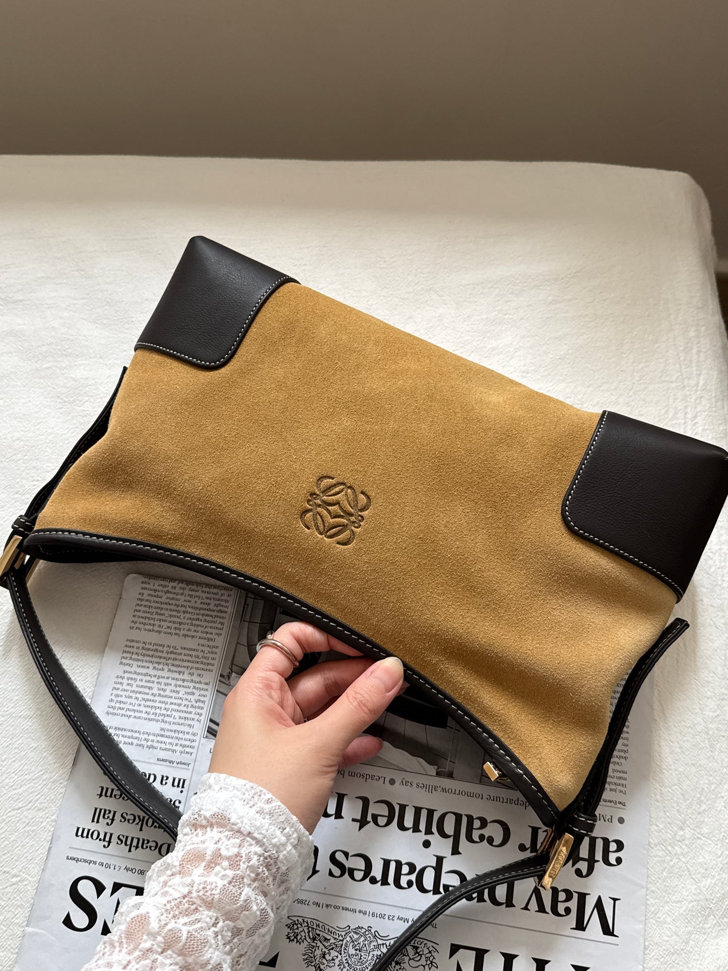Vintage Loewe suede shoulder baguette 🌞