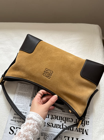 Vintage Loewe suede shoulder baguette 🌞