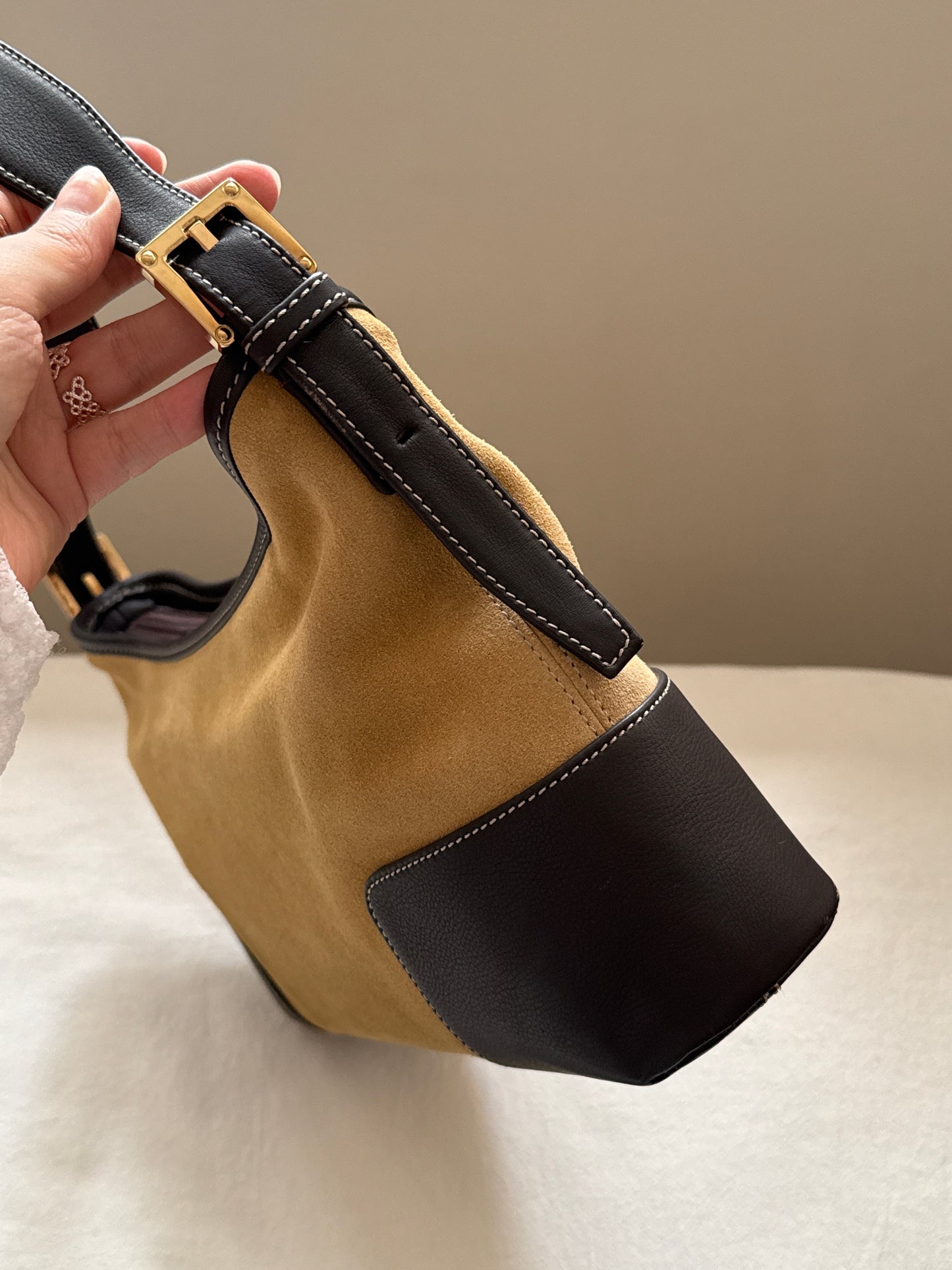 Vintage Loewe suede shoulder baguette 🌞