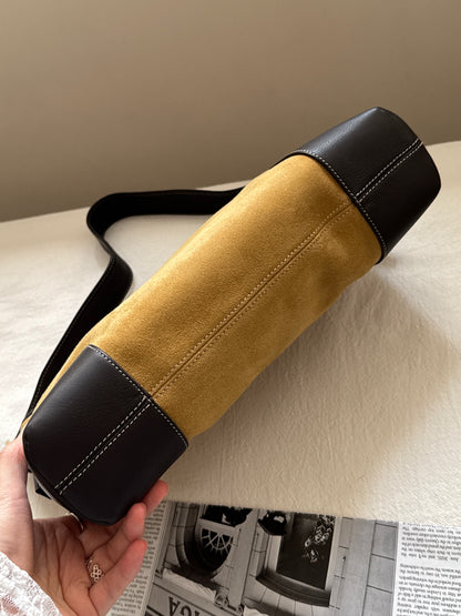 Vintage Loewe suede shoulder baguette 🌞