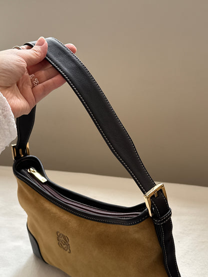 Vintage Loewe suede shoulder baguette 🌞