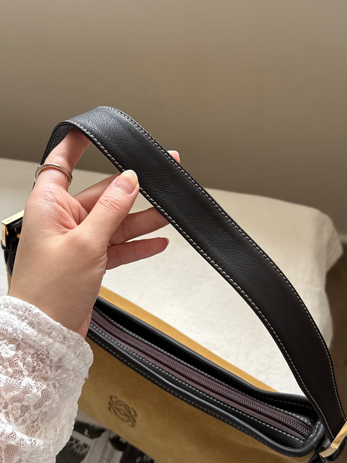 Vintage Loewe suede shoulder baguette 🌞