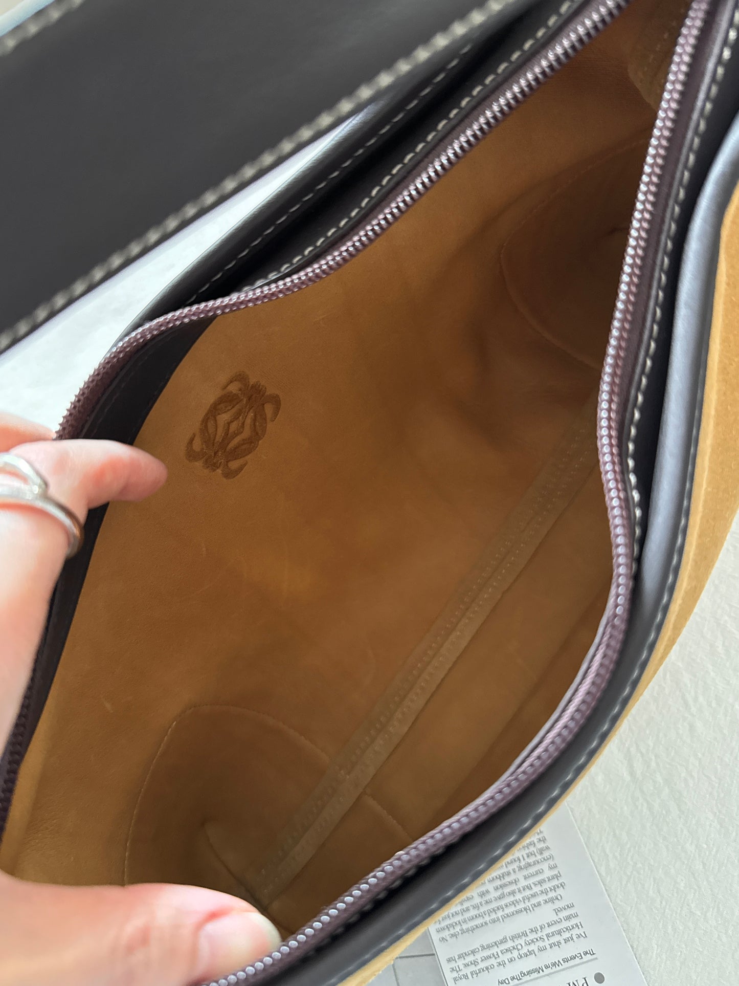 Vintage Loewe suede shoulder baguette 🌞