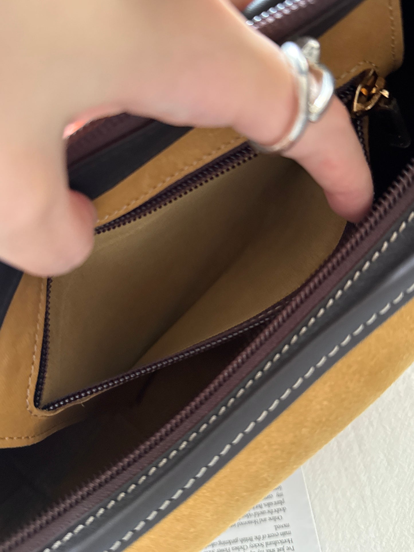 Vintage Loewe suede shoulder baguette 🌞