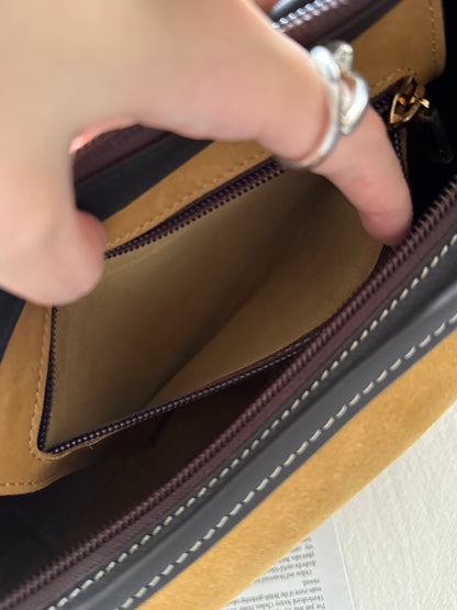 Vintage Loewe suede shoulder baguette 🌞
