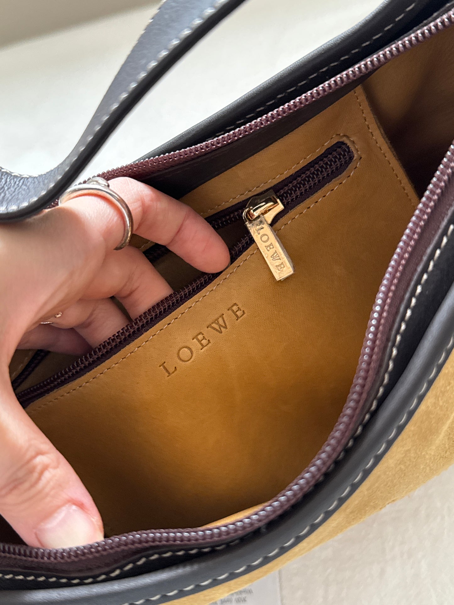 Vintage Loewe suede shoulder baguette 🌞