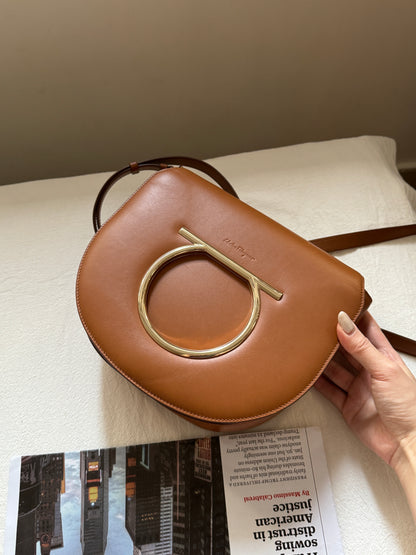 Vintage Salvatore Ferragamo馬蹄大金扣斜背包🍮