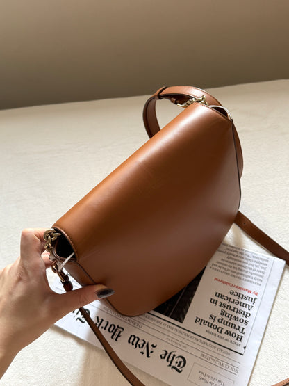 Vintage Salvatore Ferragamo馬蹄大金扣斜背包🍮