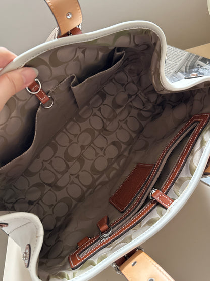 Vintage C o a ch calfskin hampton tote⚾️