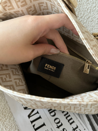 Vintage Fendi zucca baguette